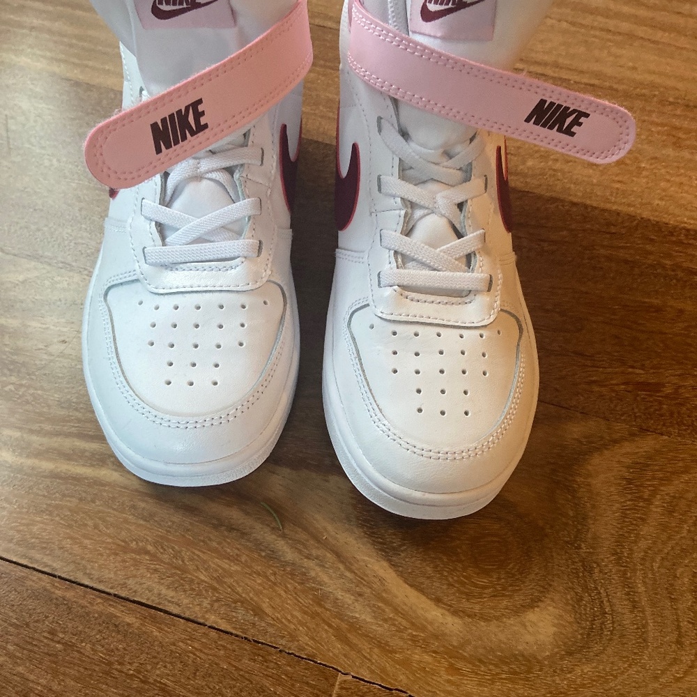 Girls Nike basketball sneakers high tops size 2.5